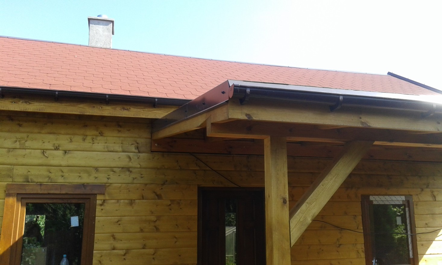 Pokrycie gont papowy, obróbki blacharskie, montaż rynien