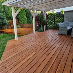 Taras z modrzewia + zadaszenie poliwęglan komorowy