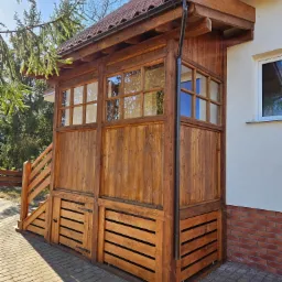 Ganek/wiatrołap z modrzewia