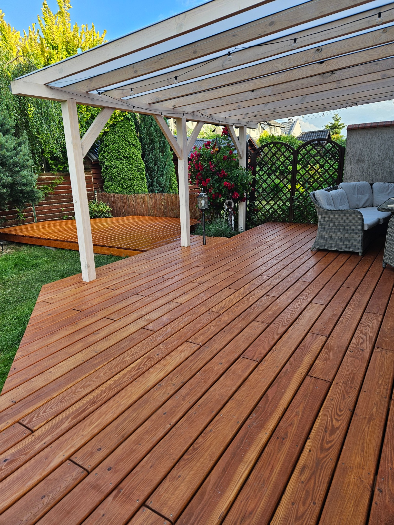 Taras z modrzewia + zadaszenie poliwęglan komorowy