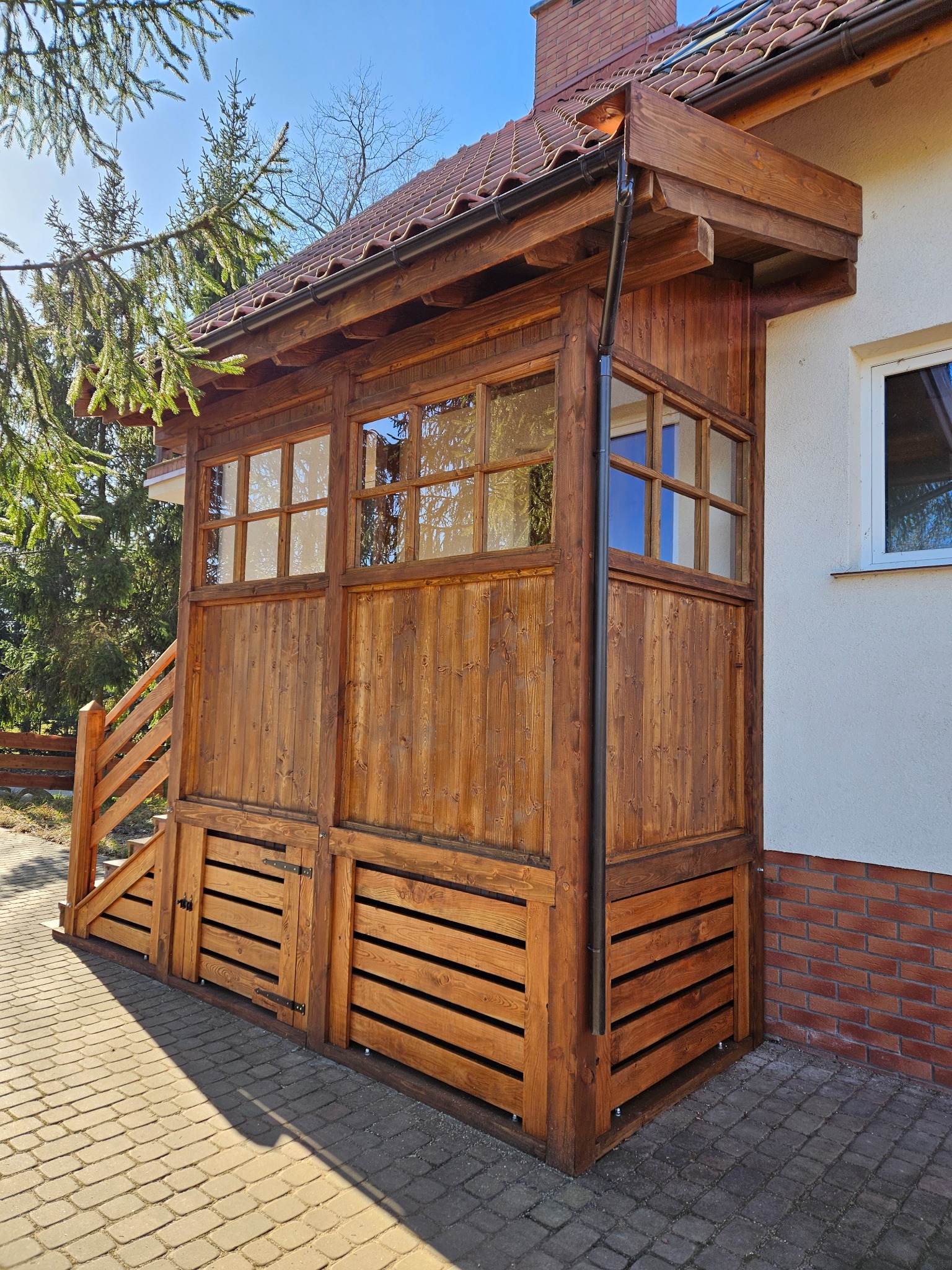 Ganek/wiatrołap z modrzewia