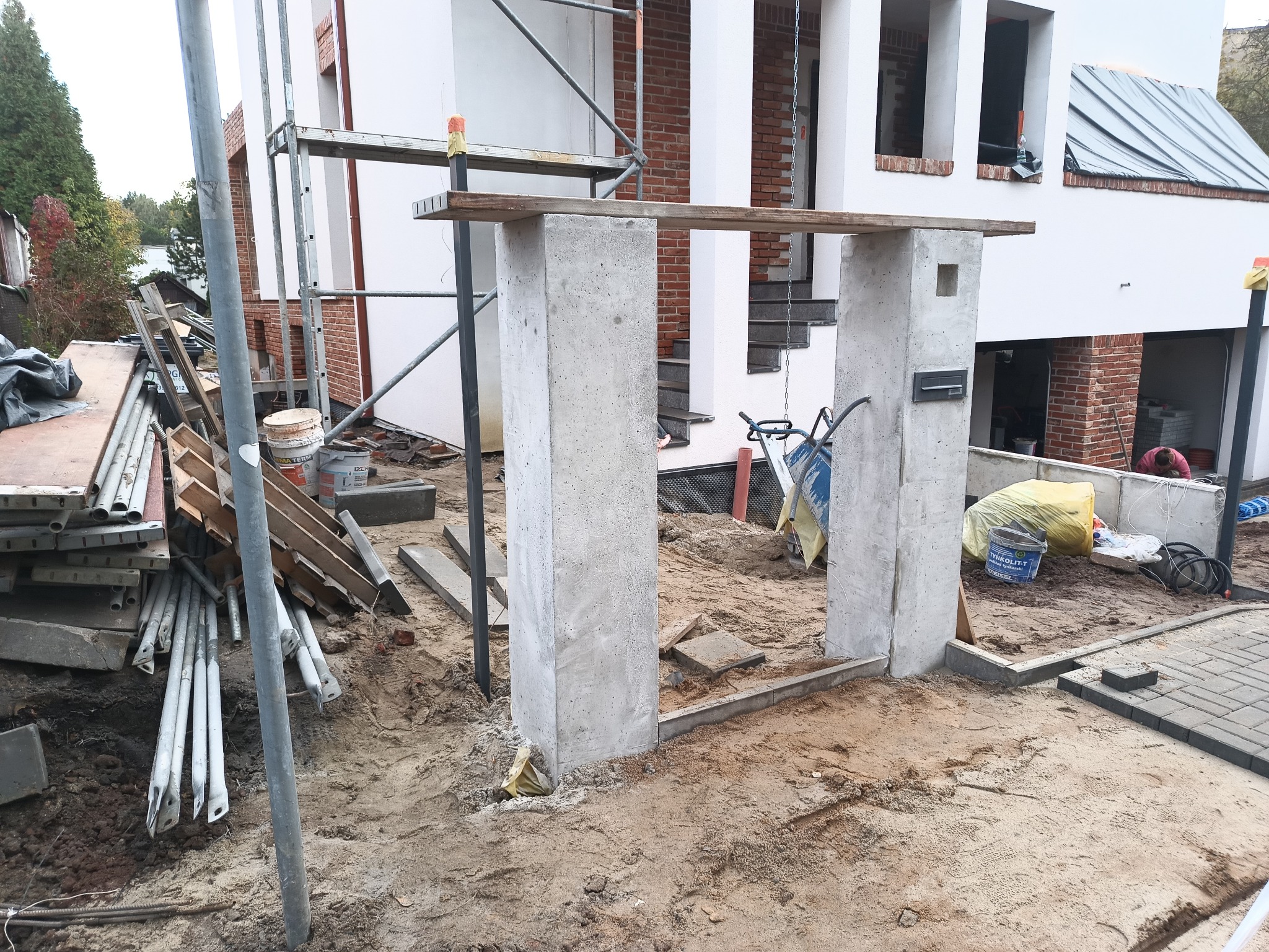 Słupy ogrodzeniowe wraz z połączonym fundamentem Katowice 2024