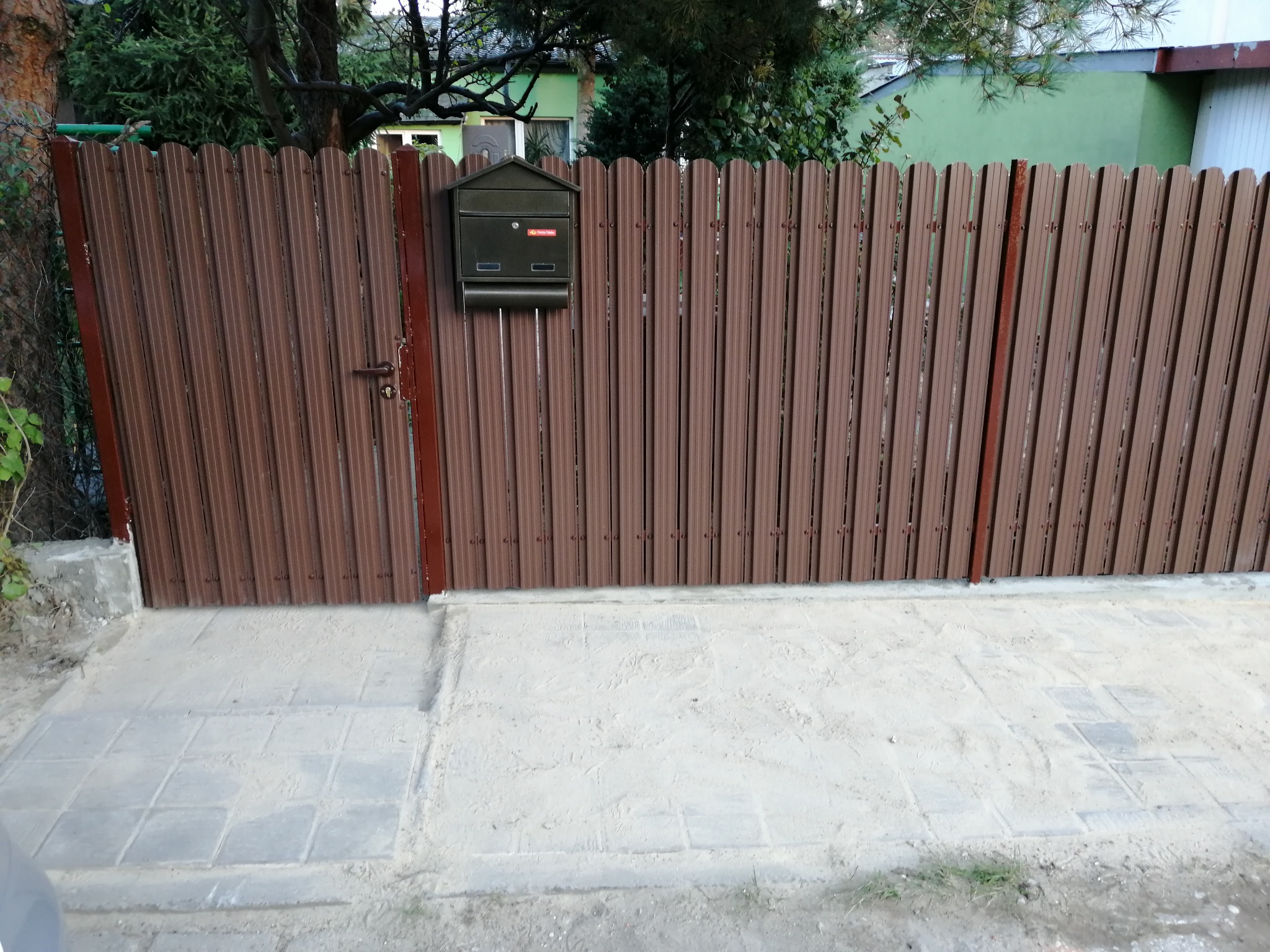 montaż ogrodzenia ze sztachet