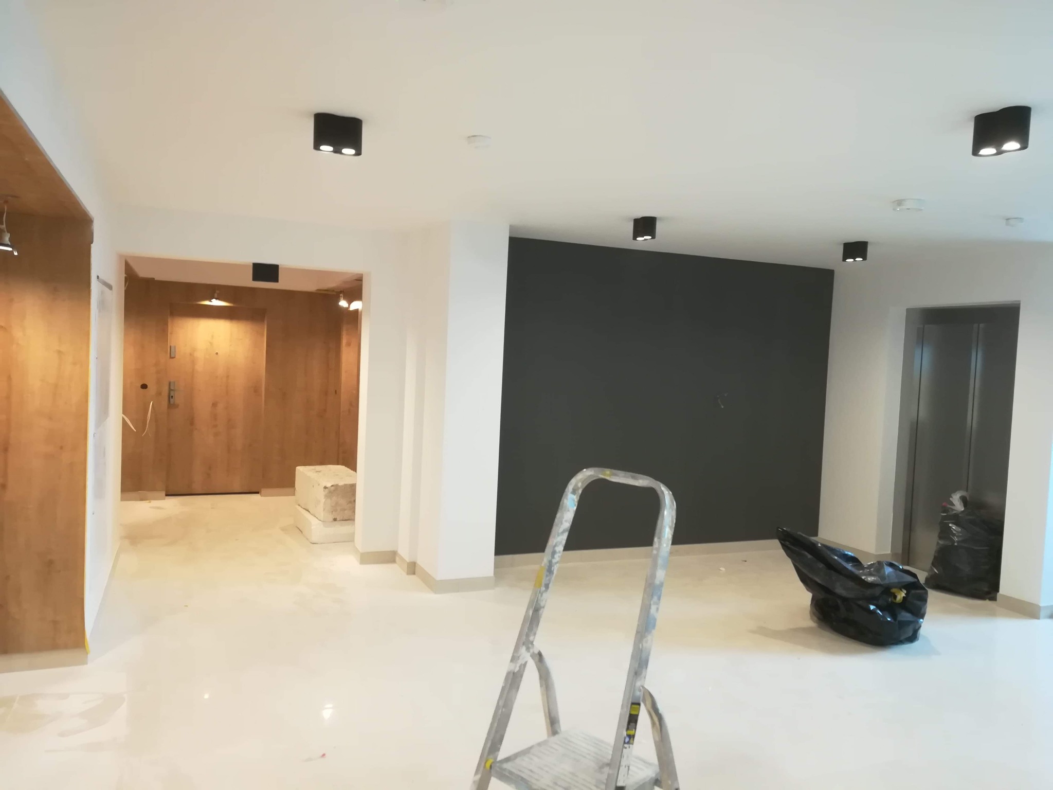 Malowanie klatek schodowych Perłowa przystań w Kołobrzegu