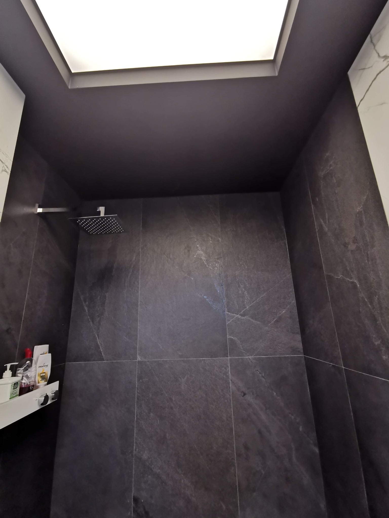 Napinane sufity oraz glazura i terakota