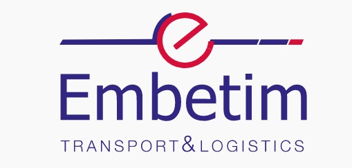 Logo firmy transportowej Embetim z niebieskim napisem i czerwono-niebieskim symbolem graficznym powyżej.