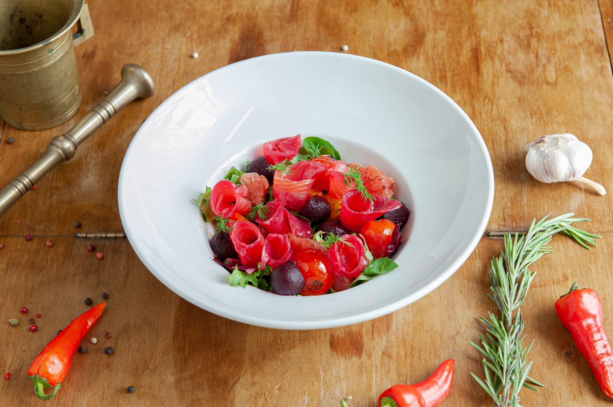 Sałatka z łososiem Gravlax