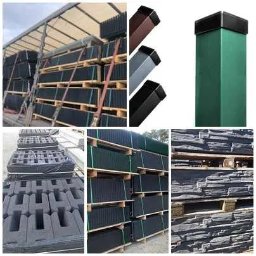 Artblok - Skompletowane elementy ogrodzeń: panele, słupki z nasadkami, podmurówka, ułożone na paletach i w transporcie. Różne materiały i kolory.