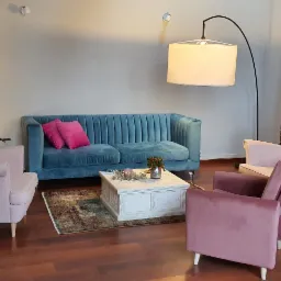 Wykonujemy też usługi renowacji mebli tapicerskich.