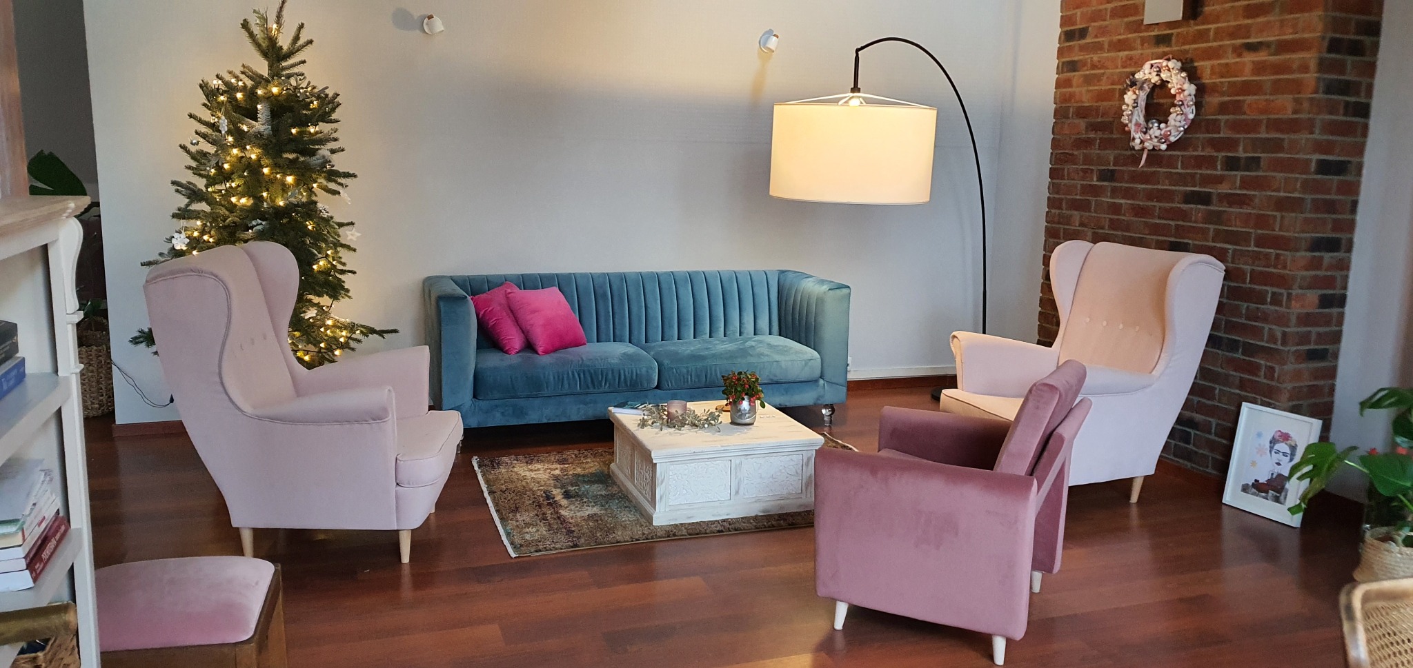 Wykonujemy też usługi renowacji mebli tapicerskich.