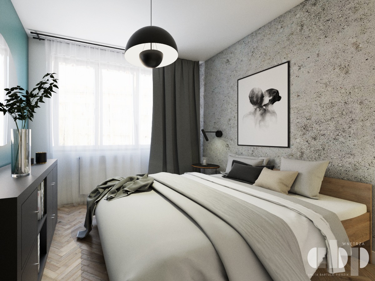 Nowoczesna sypialnia z szarą ścianą o fakturze betonu, drewnianym łóżkiem z szarą pościelą, czarną lampą wiszącą i komodą z dekoracyjną rośliną w wazonie.