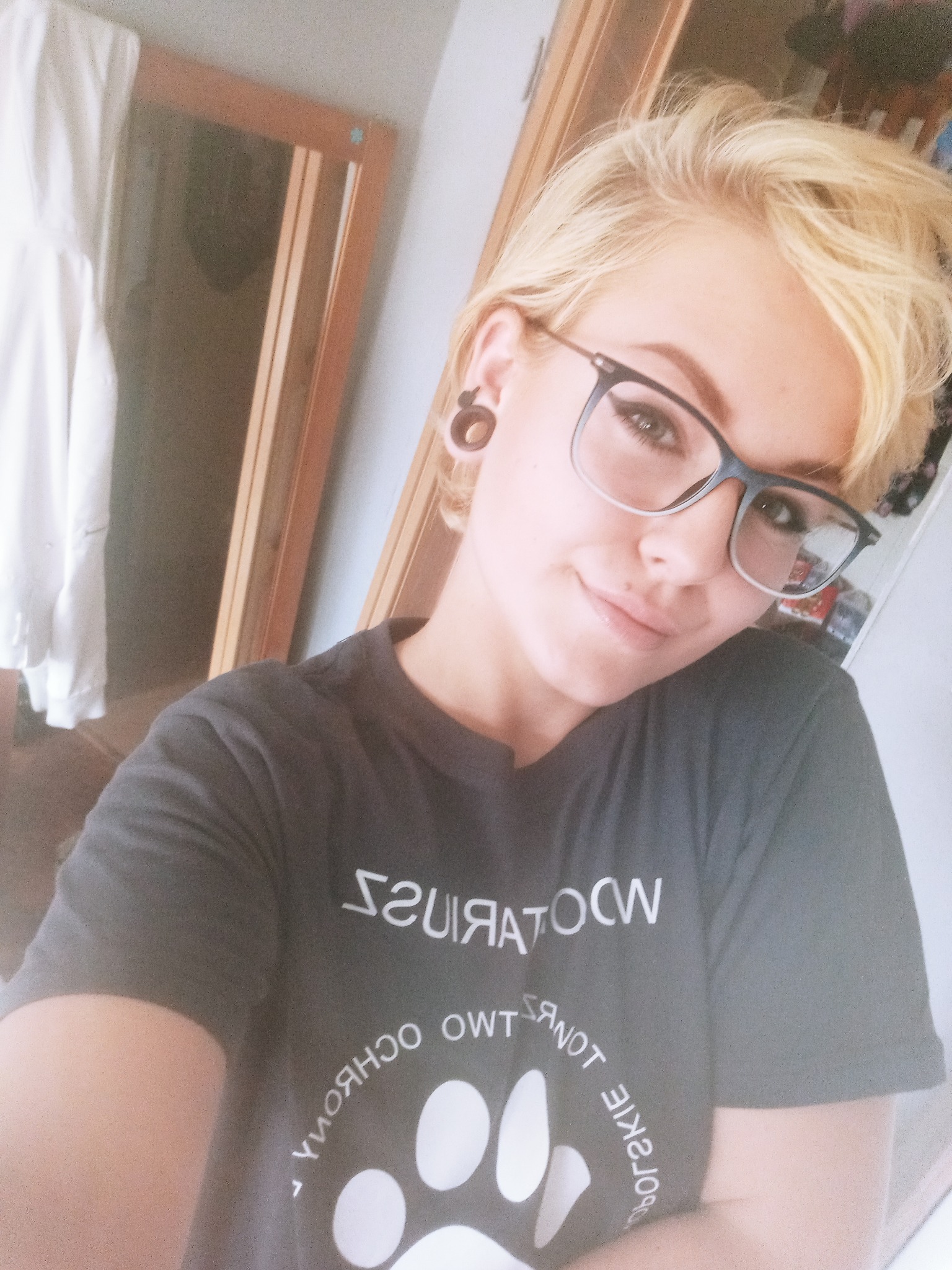 Jestem bardzo pomocna, uczciwa, pracowita i zawzięta :) Polecam się :)