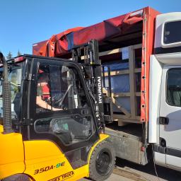 Ładowanie tył i boki, windy załadowcze. 