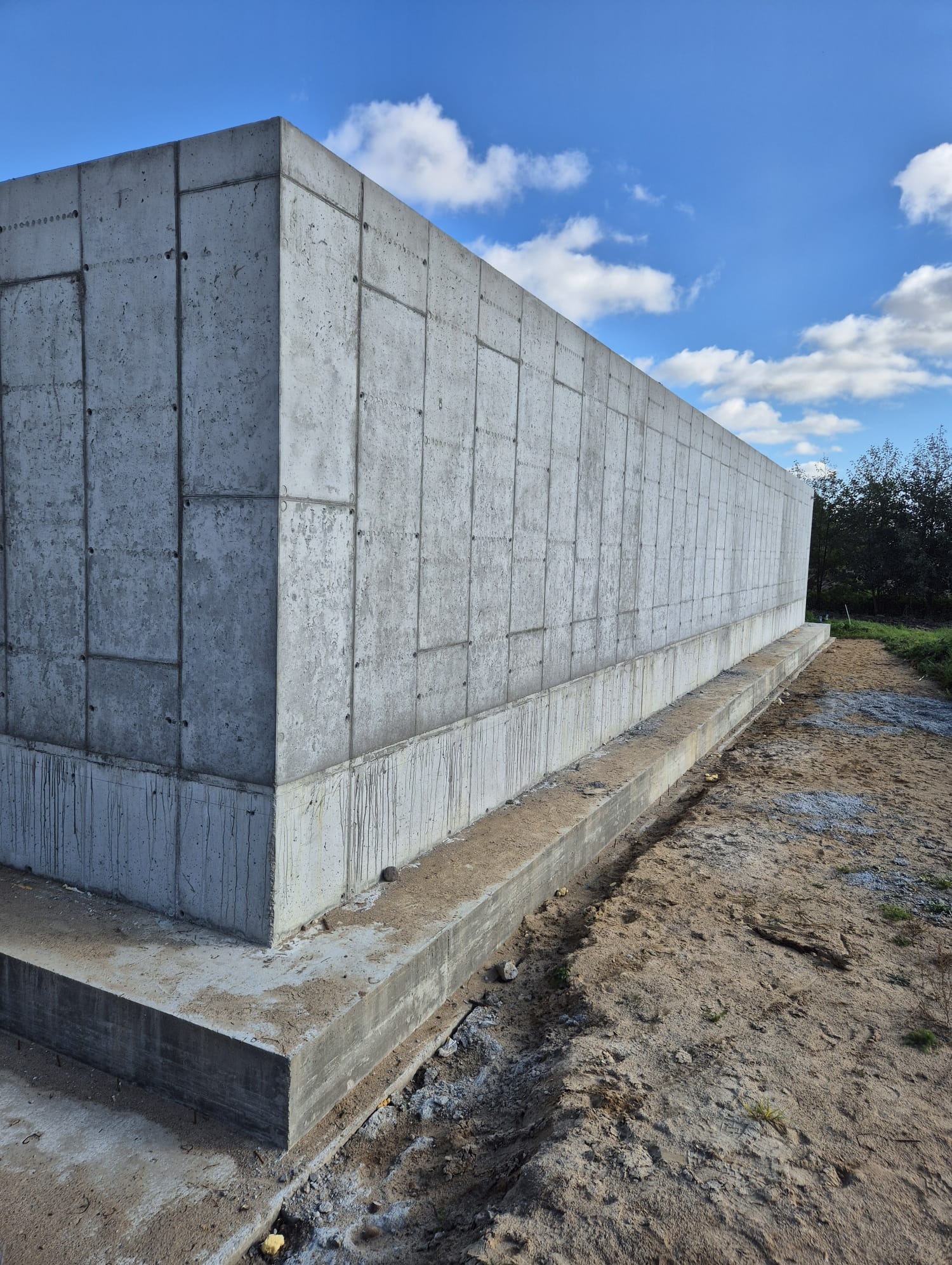 Wykonanie fundamentów i ścian żelbetowych magazynu zbożowego w Zglenicach Małych (okolice Płocka)