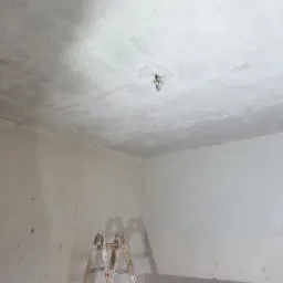 Szpachlowanie suftów oraz ścian