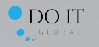 Logo firmy IT: 'DO IT GLOBAL' z błękitnymi kropkami po lewej stronie na szarym tle.