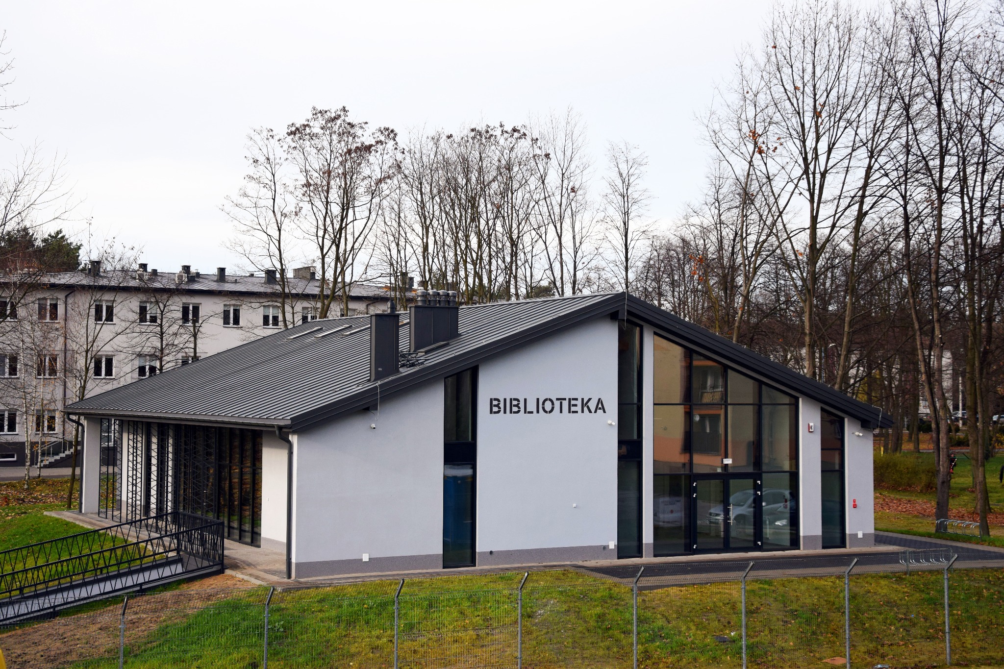 Biblioteka w Mierzęcicach, wybudowana praktycznie 'od zera', po wyburzeniu poprzedniego budynku.