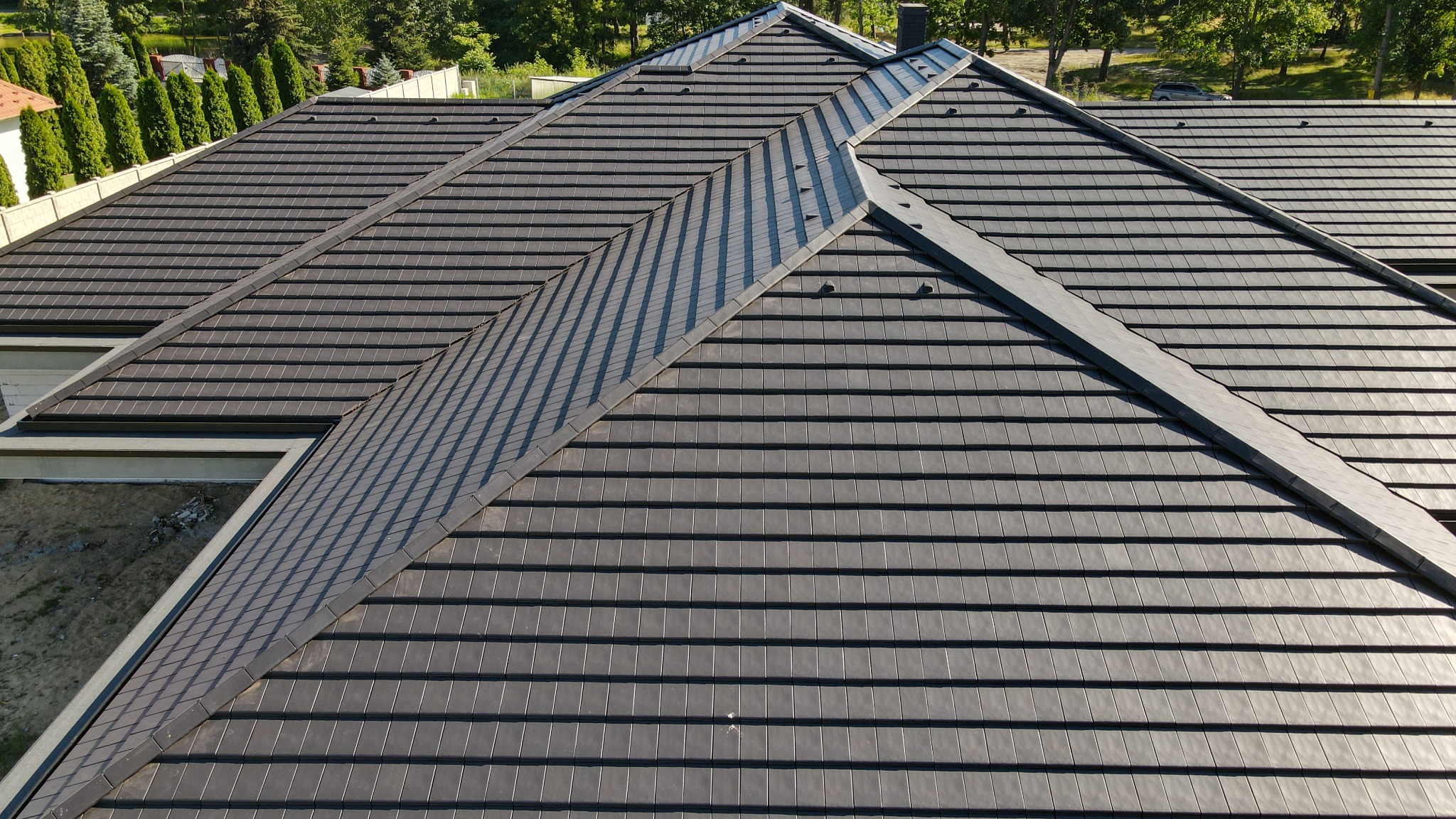 Płaska dachówka ceramiczna- budynek nowy, przykład możliwości naszej ekipy.