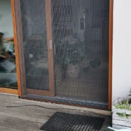 Moskitiera plisowana Dobre rozwiązanie do okien przesuwnych o dużych powierzchniach również do okien dachowych.