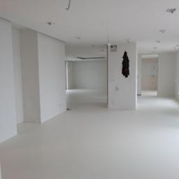 Apartament Gdynia, posadzka poliuretanowa, biała - półmat