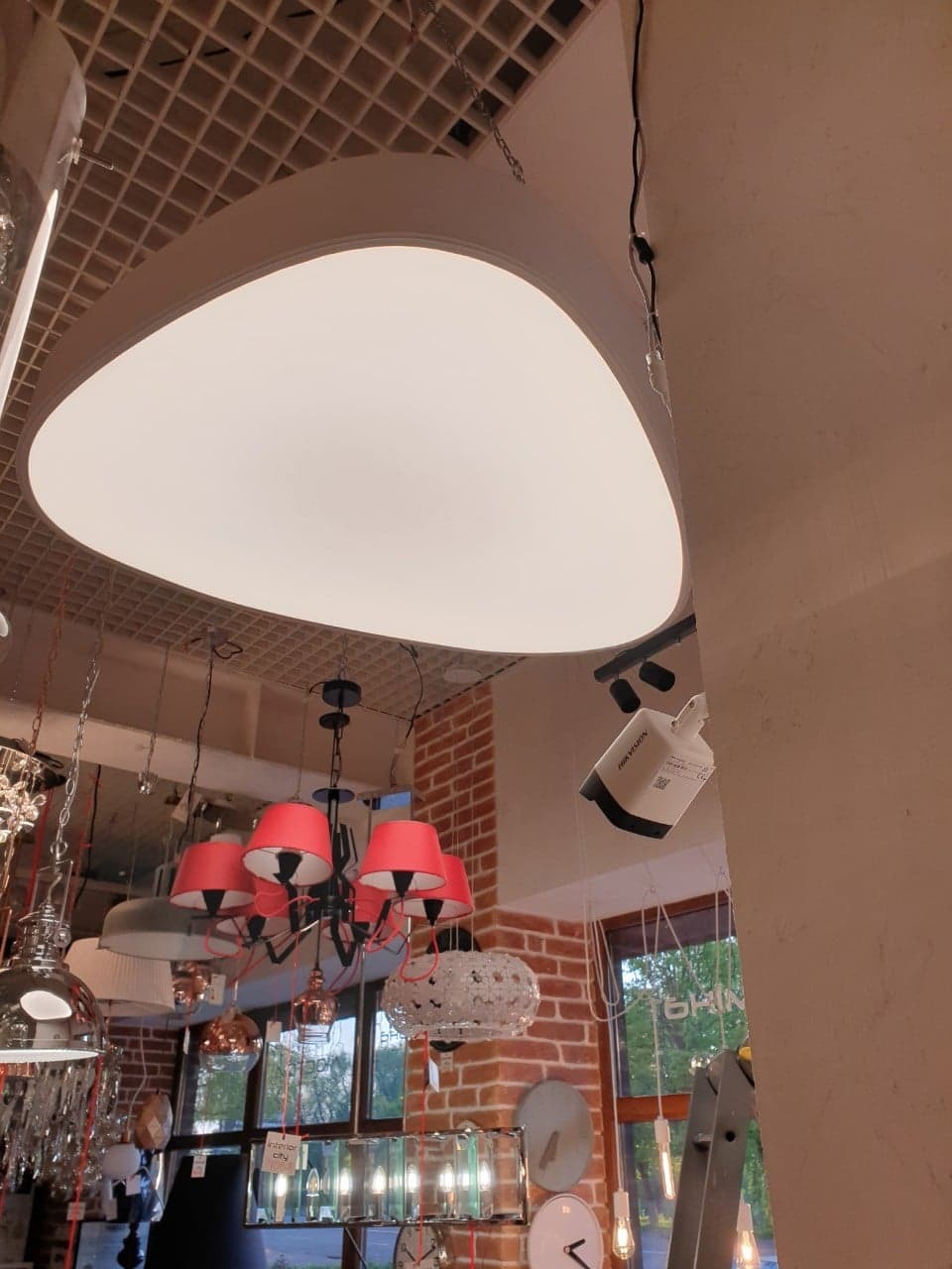 Oprawy barrisol - żyrandol z sufitów napinanych (ponad 2m szeroki na załączonym zdjęciu)