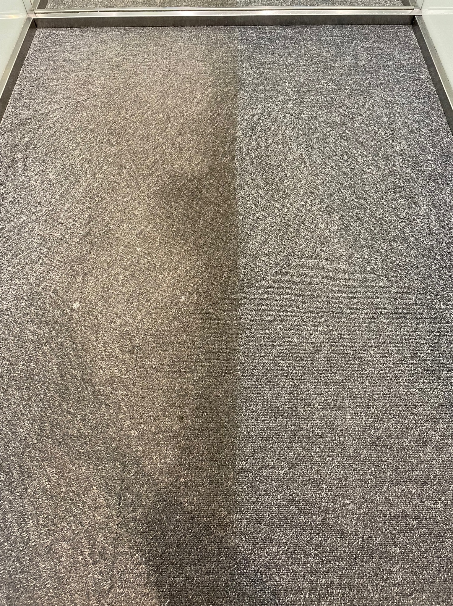 Prania wykładzin maszyną z szczotkowaniam