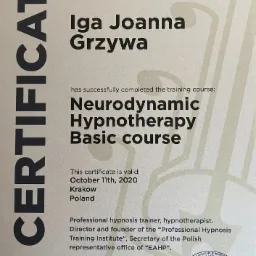 Certyfikat ukończenia kursu Neurodynamic Hypnotherapy Basic course przez Igę Joannę Grzywę, ważny do 11 października 2020 roku, wydany w Krakowie, z podpisem Maksyma Komara i pieczęciami organizacji.
