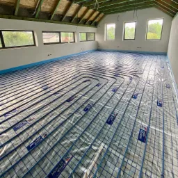 Instalacja ogrzewania podłogowego - budynek przemysłowy