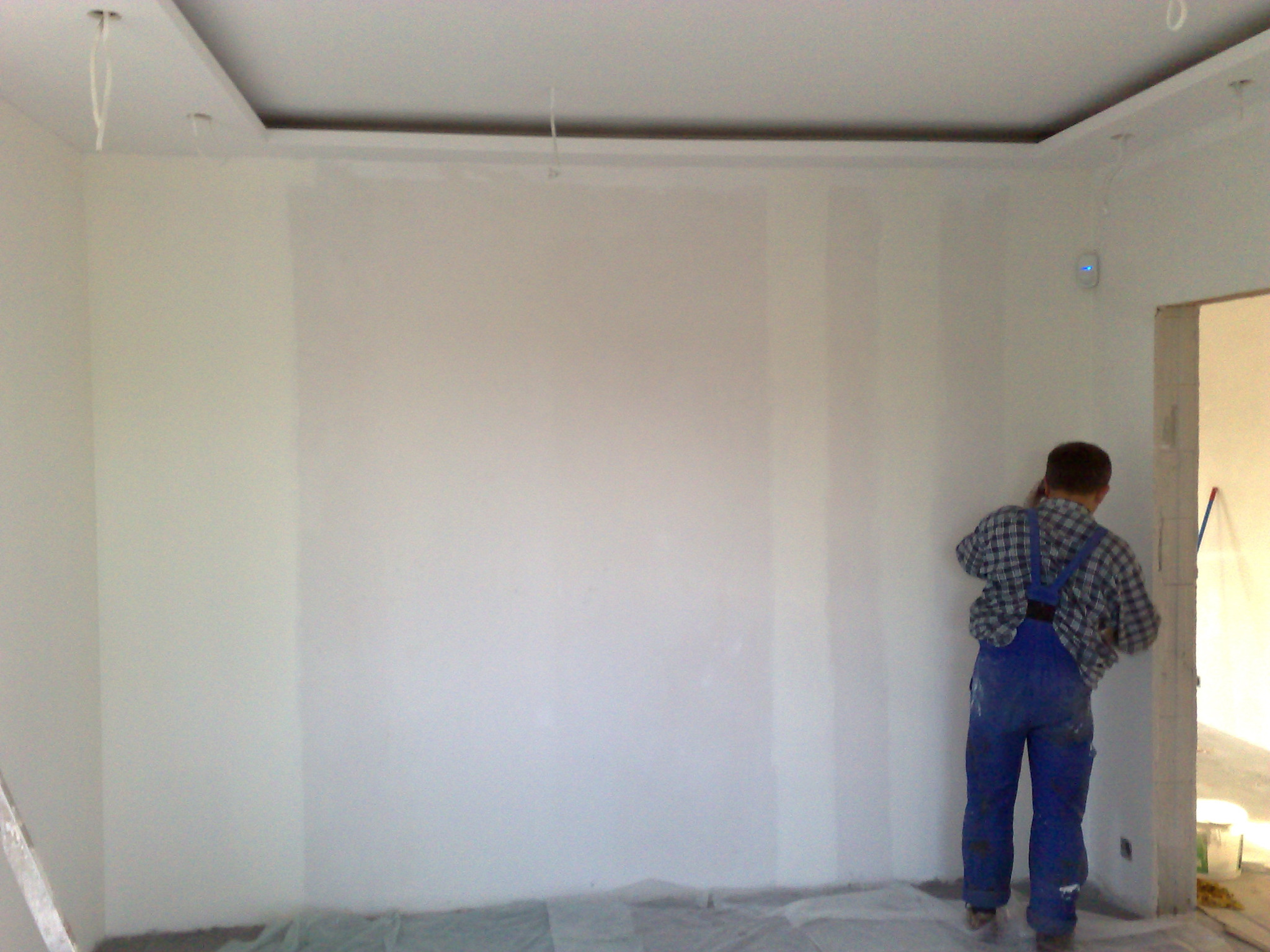 podwieszany sufit pod halogeny i malowanie scian