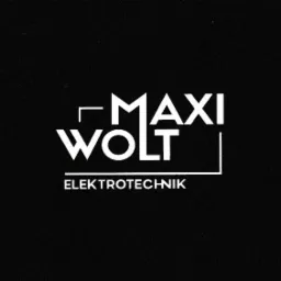 Logo firmy Maxi Volt Elektrotechnik na czarnym tle, z modernistycznym fontem i minimalistycznym designem.