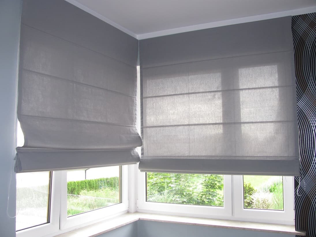 Roleta rzymska w montażu inwazyjnym