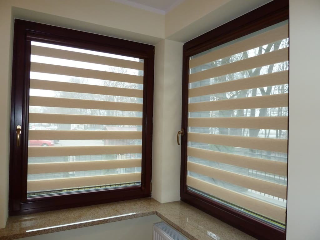 Rolety dzień noc w kasecie z prowadnicami, montaż bezinwazyjny