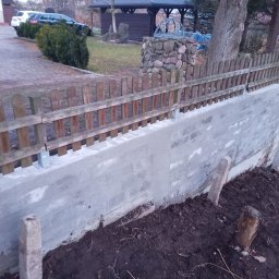 Mur oporowy z bloczków betonowych
