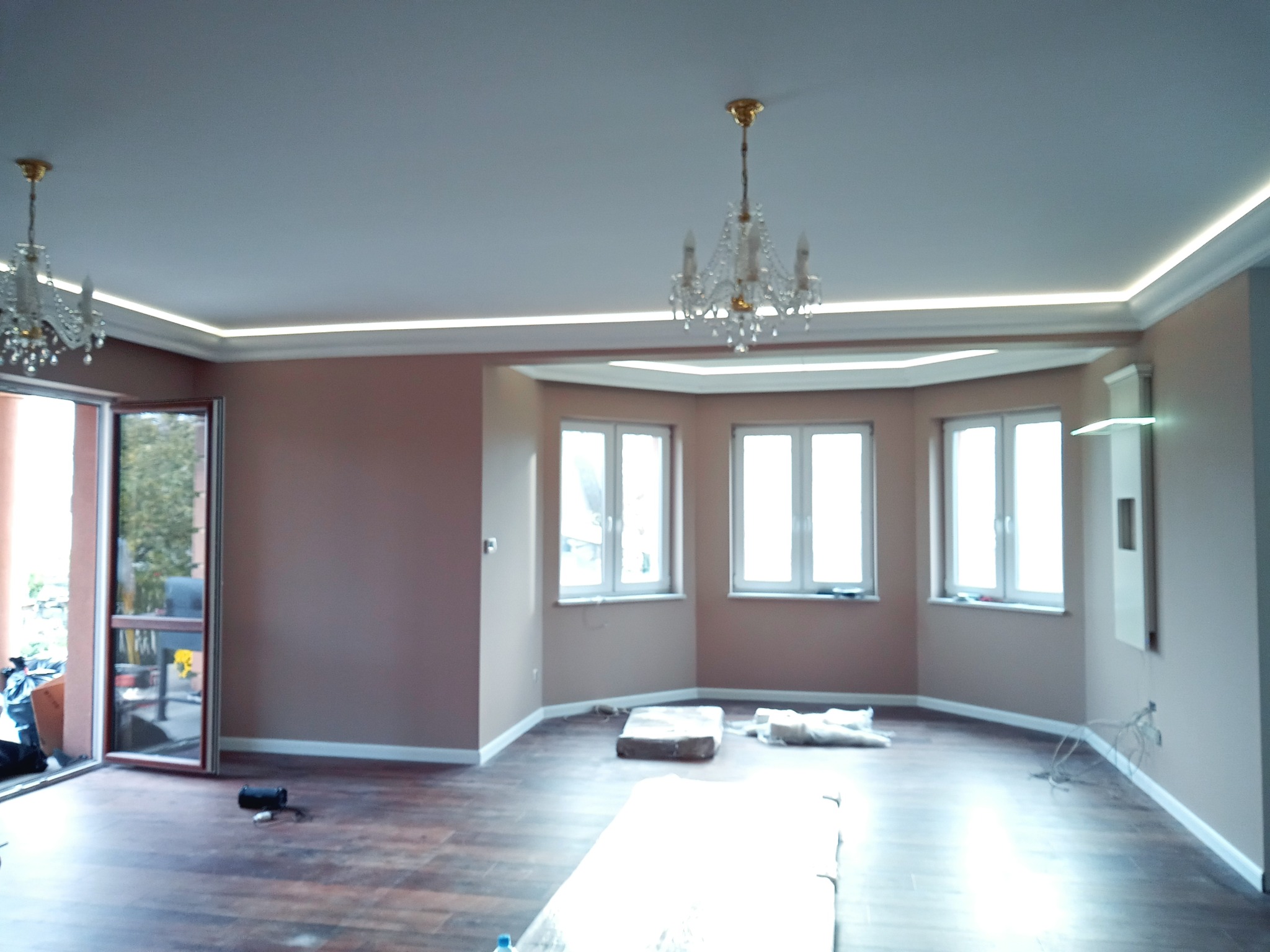 Oświetlenie LED, montaż sztukateri syfutowej