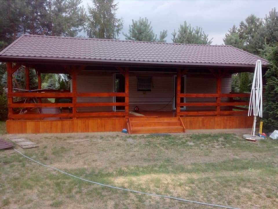 Zabudowanym przyczepy z tarasem