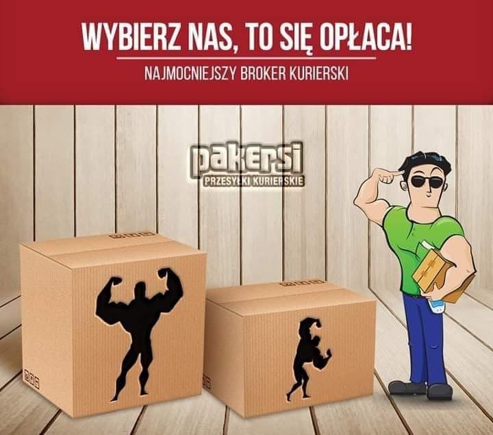 Grafika reklamowa firmy kurierskiej: dwa kartony z wyciętymi sylwetkami kulturystów, obok postać z kreskówki w okularach przeciwsłonecznych, trzymająca paczkę i telefon, na tle drewnianej ściany.