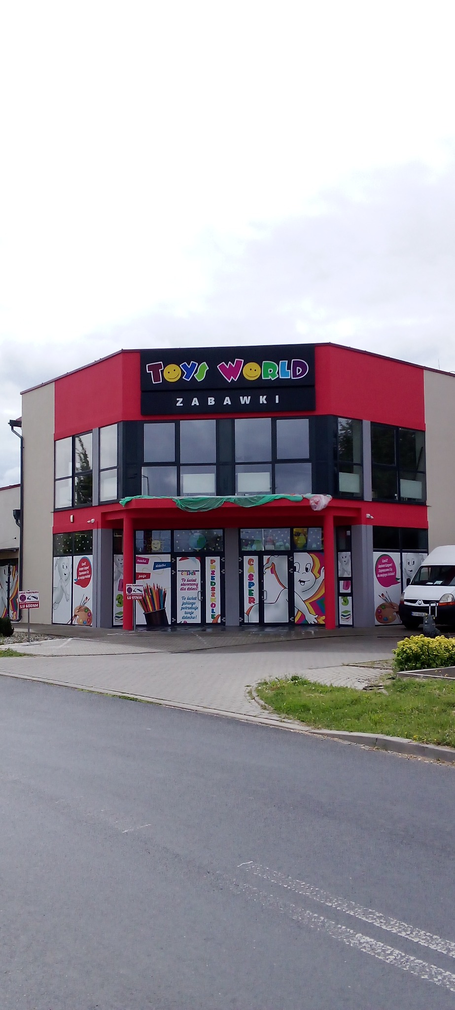 Zwykle odświerzenie starych zagrzybionych i popękanych ścian