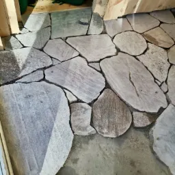 Układanie kamienia cietego