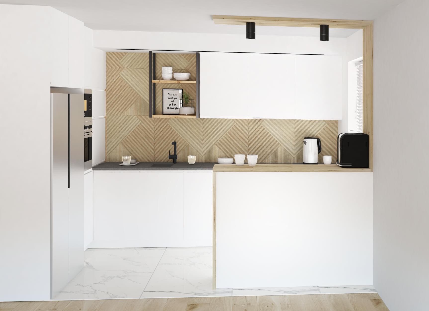 Nowoczesna kuchnia z białymi szafkami, drewnianą ścianą w geometryczny wzór i czarną armaturą. Na blacie czajnik, ekspres do kawy i dekoracyjne szklanki.