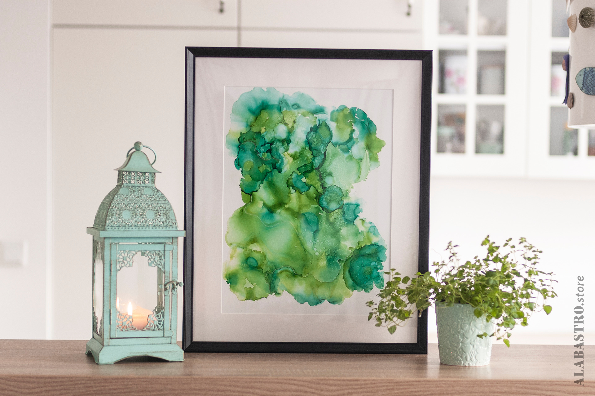 Abstrakcyjny obraz na papierze w odcieniach zieleni.