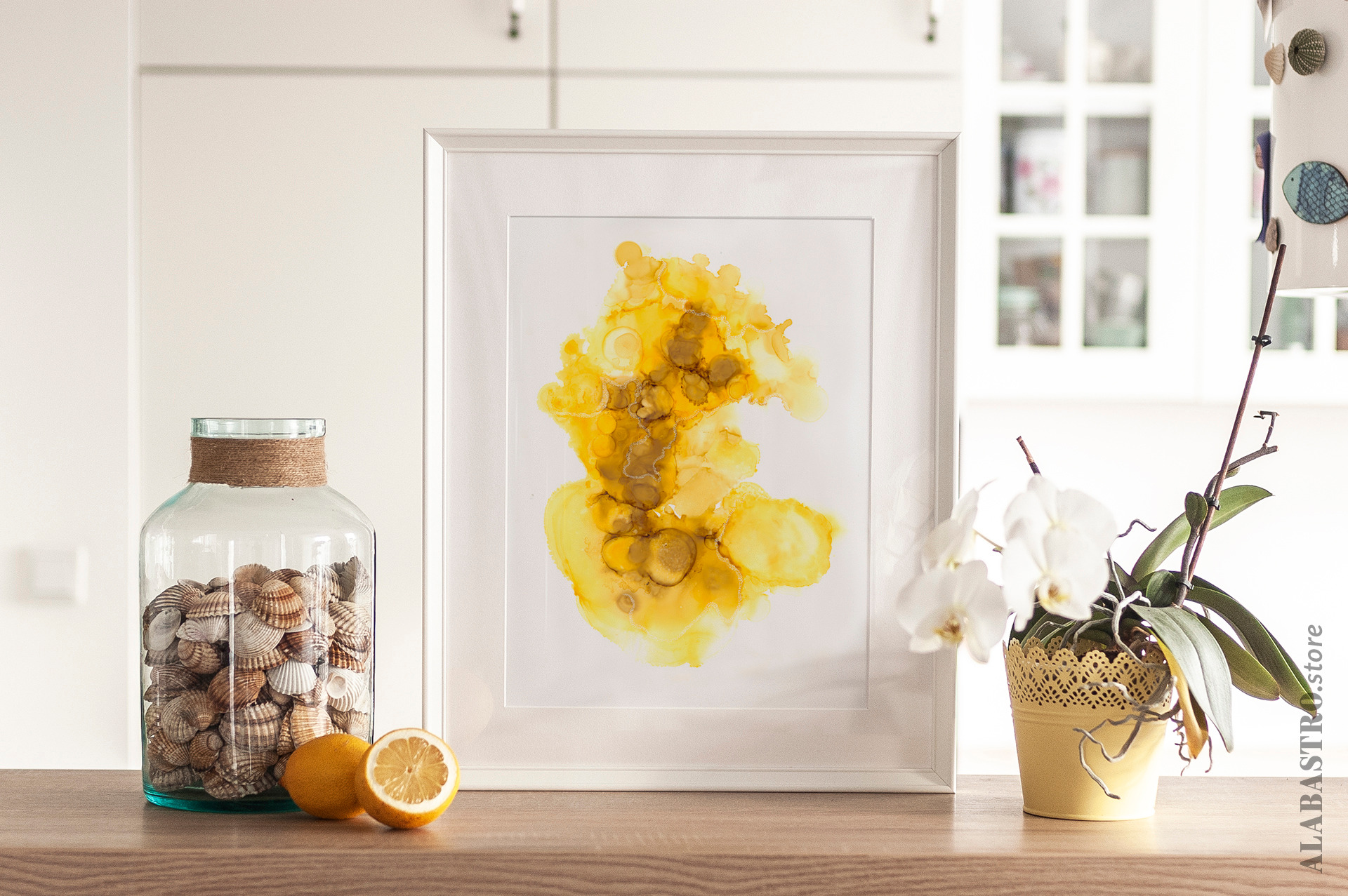 Abstrakcyjny obraz na papierze w odcieniach żółci: miodowej, musztardowej i słonecznej.