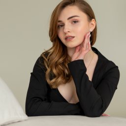 Cudowna Gabriela w minimalistycznym wydaniu portretowym