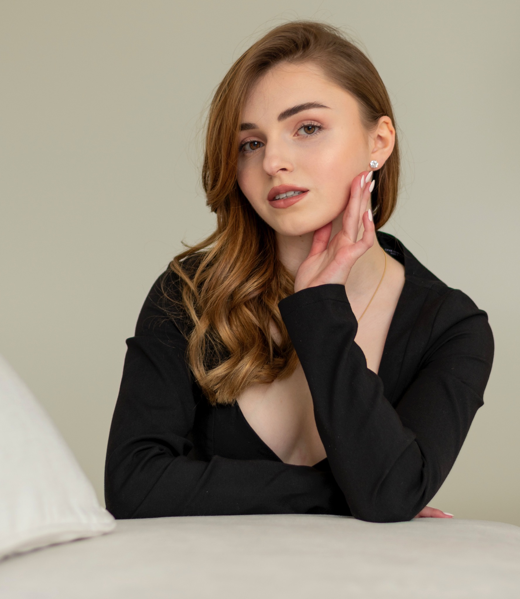 Cudowna Gabriela w minimalistycznym wydaniu portretowym