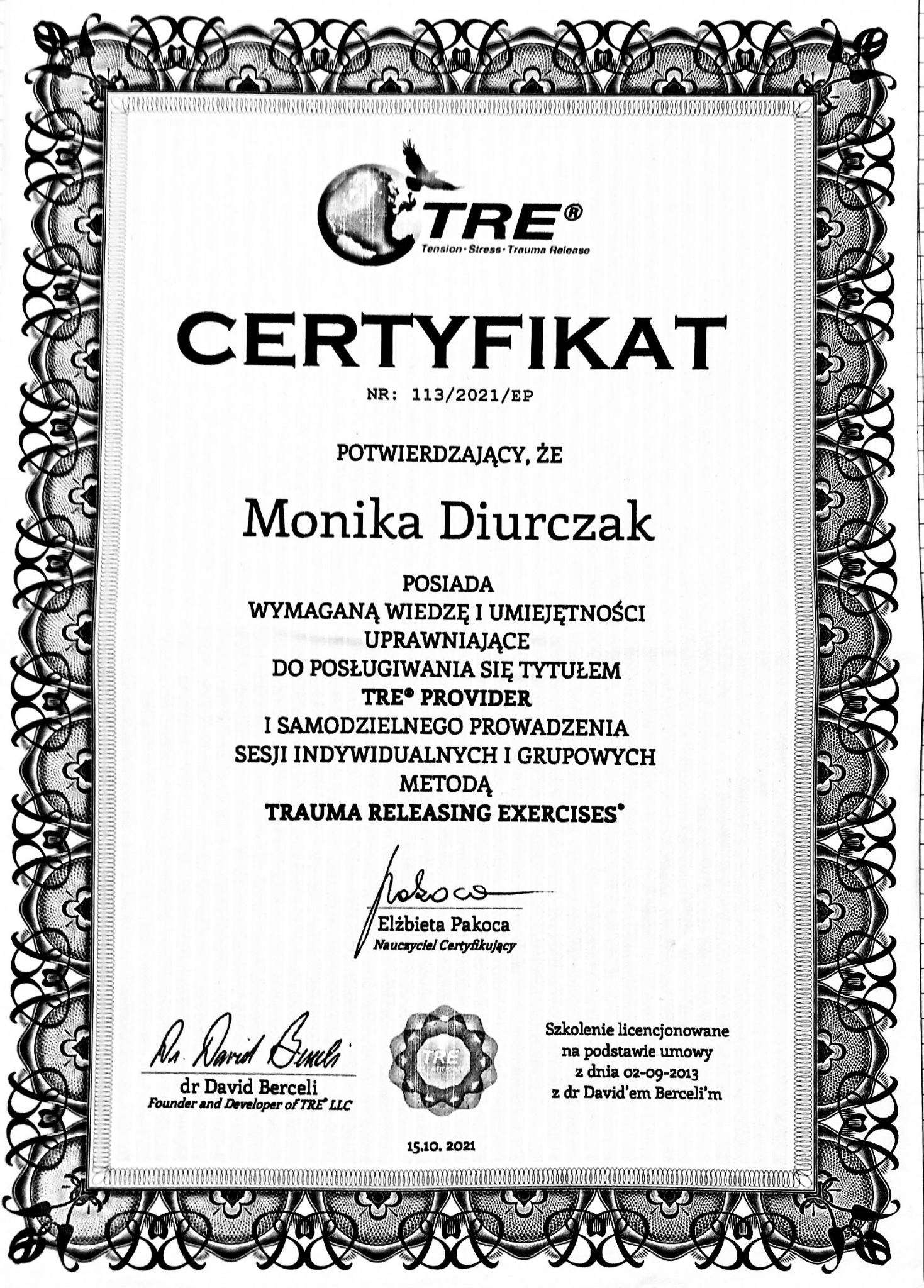 Certyfikat ukończenia szkolenia TRE® (Trauma Releasing Exercises) dla Moniki Diurczak, potwierdzony przez Elżbietę Pakocę, nauczyciela certyfikującego, z podpisem dr Davida Berceli, założyciela...