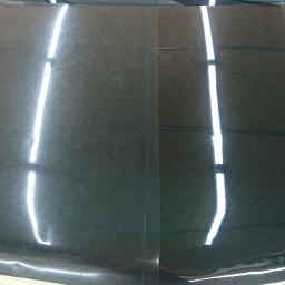 SteamWash Dawid Karpicki - Porównanie stanu lakieru na masce samochodu przed i po polerowaniu, widoczne rysy i niedoskonałości po lewej stronie oraz gładka powierzchnia po prawej.