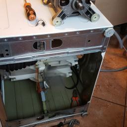 Wymiana szczotek w silniku pralki po 10 latach używania teraz silnik znów wytrzyma 10 lat