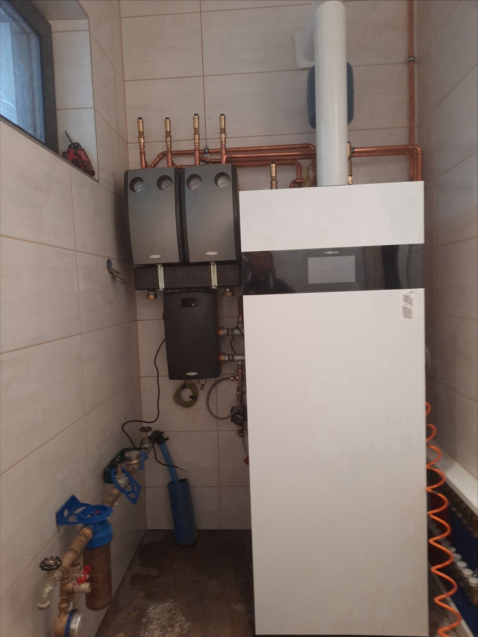 Instalacje wod-kan centralne ogrzewania Instalacje gazowe montaż pieców przyłącza wodociągowe