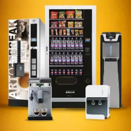 Zestaw automatów do biura: automat z przekąskami i napojami, dystrybutor wody z chłodzeniem i grzaniem oraz profesjonalny ekspres do kawy Saeco Lirika z dwiema filiżankami espresso na żółtym tle.