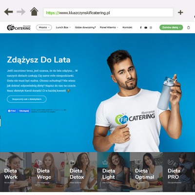 Zrzut ekranu strony internetowej firmy cateringowej z mężczyzną prezentującym ofertę diet pudełkowych.