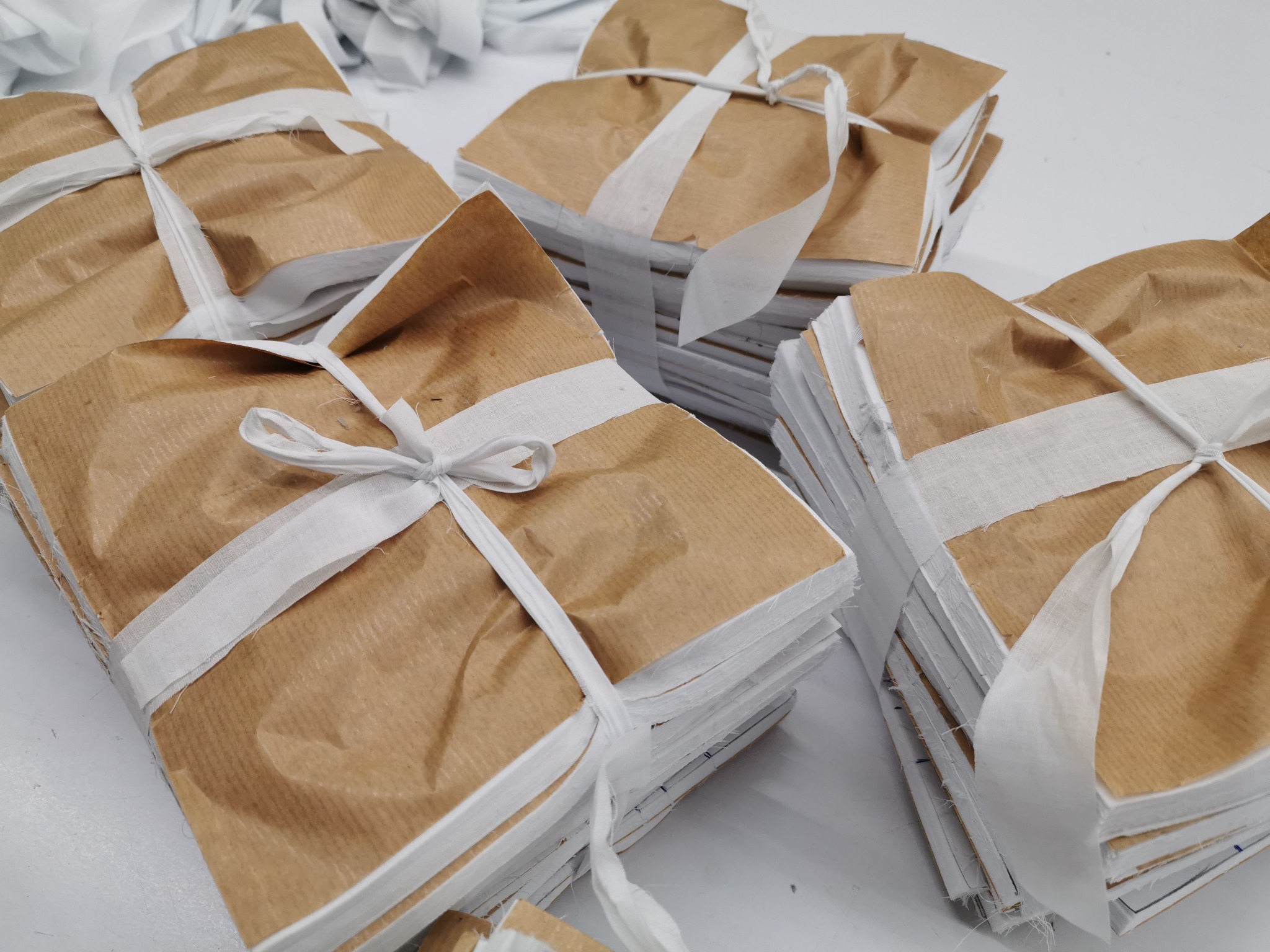 Skrojone elementy maseczek ochronnych